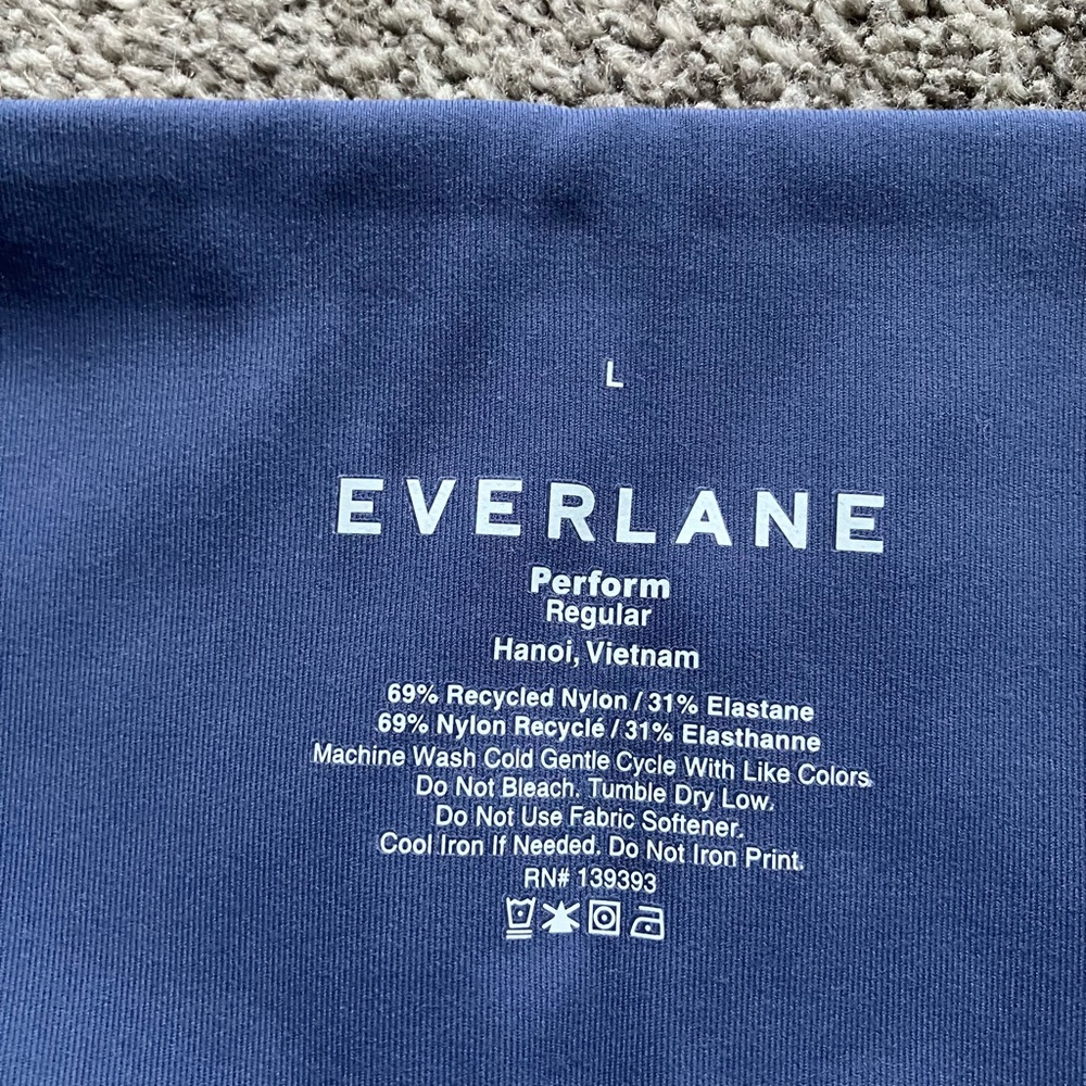 Everlane Perform Legging - Picture 5 of 5